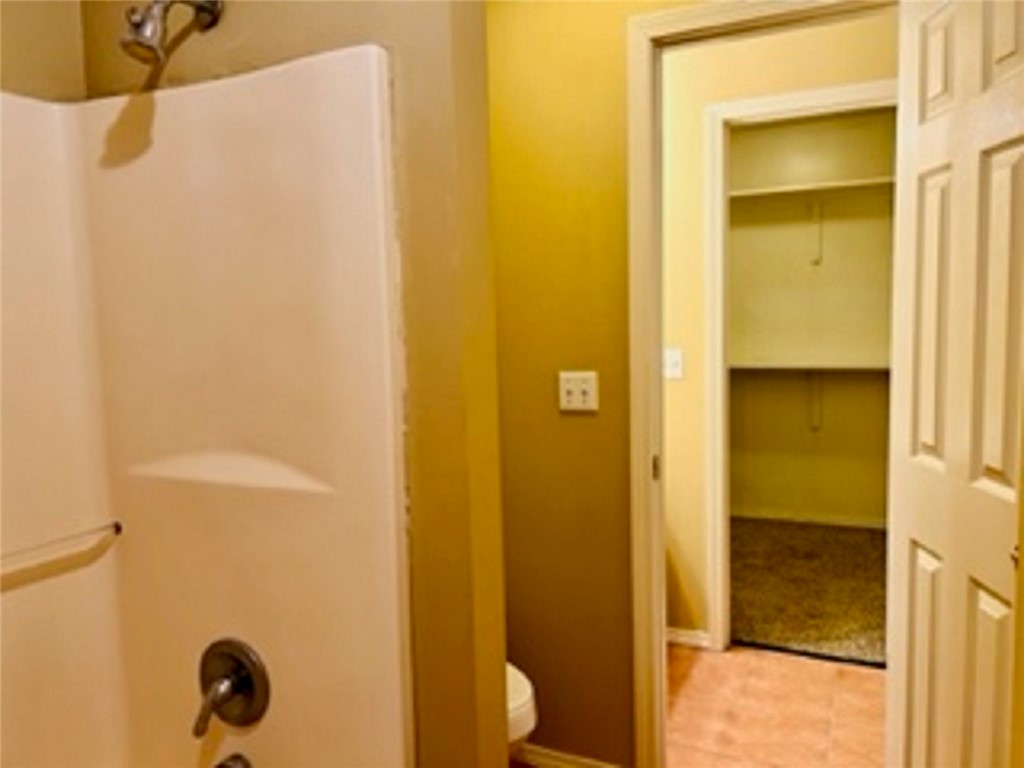 Heritage Village Ph I - Residential Lease