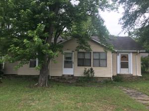Great Visibility, Long term Tenant in South unit, Can be divided into 3-4 Units. Also available for Lease.Sq Ft from County data.