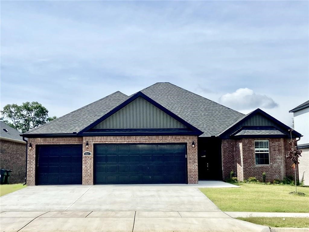 Beautiful single family home in Bentonville with many amenities like quartz counter tops, custom tiled showers, hardwood flooring, stainless steel appliances, double vanity in master bathroom, eat in kitchen, and convenient location. Up to 2 Pets allowed, no more than 50 lbs per pet with a $250 non refundable pet fee per pet.