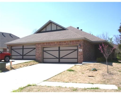 Great 3 bedroom/ 2 Bath duplex. All Appliances, tiled countertops, nice breakfast area, tiled shower in master and an open floorplan. Nice back patio for entertaining.
