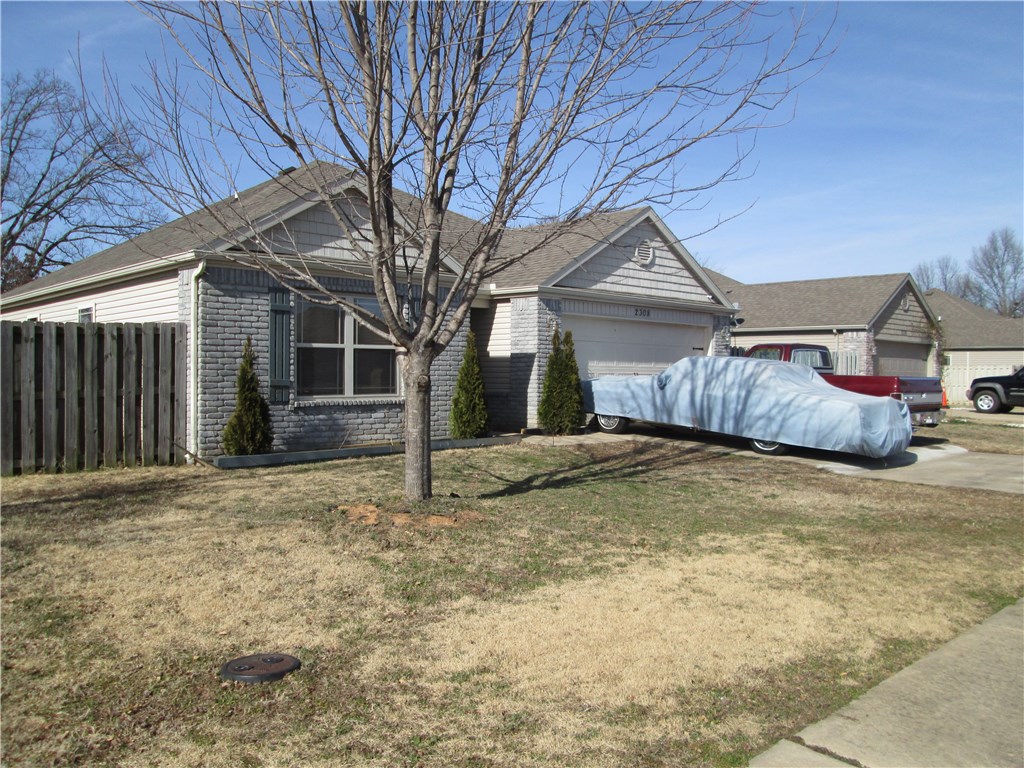 Check out this beautiful home with crown molding in every room, split 3 bedroom, granite counters in bathrooms, nice back yard, lots of storage place, walk in closet in master, dead end street, centrally located to shopping and schools.