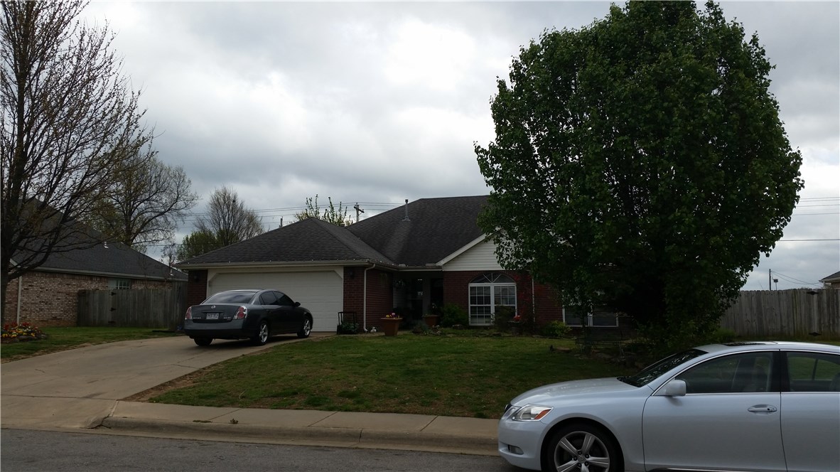 3 bd 2 bath 2 car garage, great condition, fire place.
