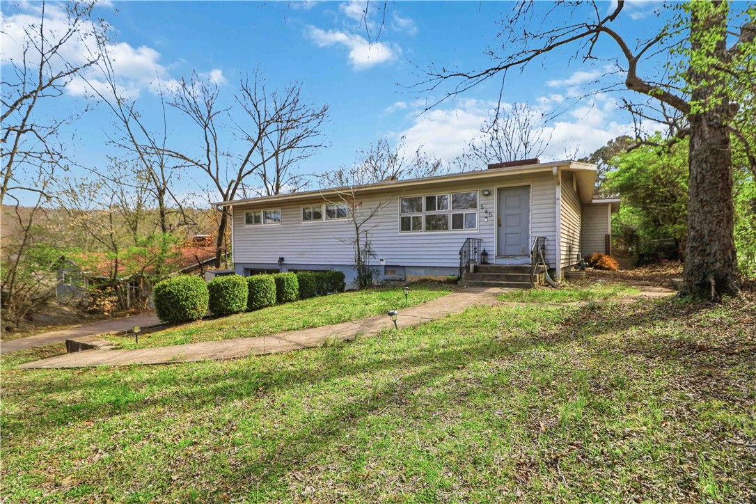 Home for Rent near Downtown Fayetteville, University of Arkansas, Mt. Sequoyah & Historic District. New Kitchen Appliances & Hardwood Floors throughout the home. Large, 2-Car Garage & Fenced-In Backyard. Pets Allowed w/ payment of Pet Deposit. Renter pays for utilities and yard maintenance/upkeep.

Renter is responsible for all utilities and yard maintenance/upkeep. Minimum Lease Term is 1 Year.