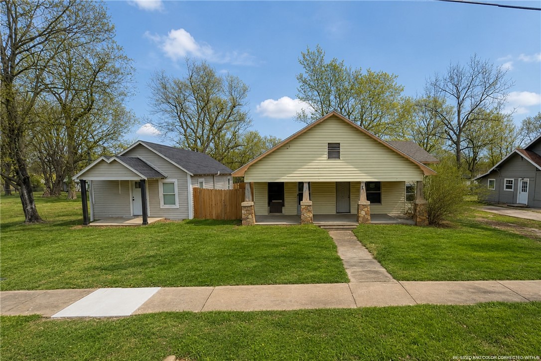 Great investment opportunity with two homes on one property! The home at 304 N. Main has been remodeled including the bedroom, bathroom, kitchen, den, and features a new deck. The home at 302 N. Main requires a complete renovation. No access to 302 N. Main will be provided until after an accepted offer. Seller recently installed femcimng separating the two homes. Both homes have newer architechtural shingle roofs (2022) Property beinf sold as is