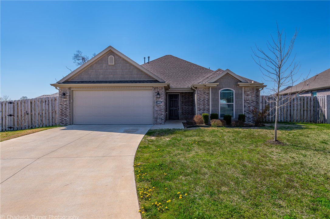 Great 3 bedroom 2 bath home in Centerton, close to schools and shopping.  Wood style flooring through bedrooms and living room.  Living room includes trey ceiling and gas fire place.  Kitchen features granite counters, all Stainless appliances and pantry.  Primary bedroom has walk in closet and double sinks.  Large Fenced back yard with covered patio.