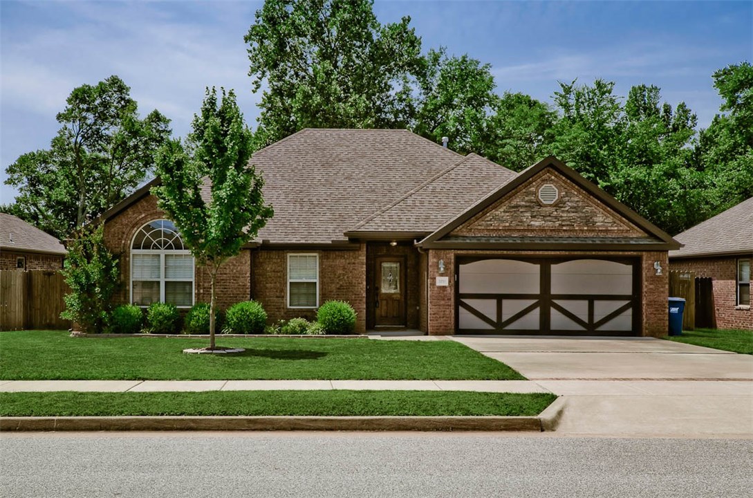 Great SW Bentonville location! Don't miss this great home with open plan! The large kitchen has granite countertops, walk-in pantry, separate gas cooktop, built in microwave and oven & kitchen island seating.  Beautiful wood floors in all main areas, cathedral ceiling in living room with gas log fireplace.  Large master suite with separate walk in closets, tiled shower, & whirlpool.  Split floor plan with three other bedrooms.  Great outdoor space with covered patio & privacy fence, lot backs up to wooded area for lots of privacy.