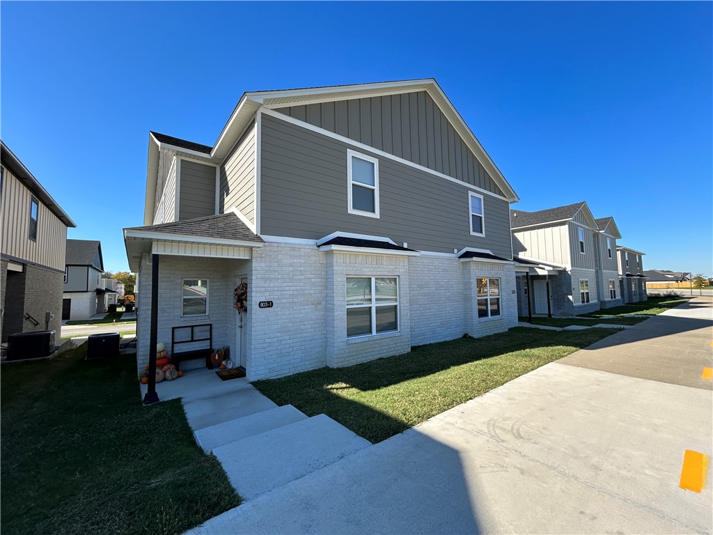 Great location in West Fayetteville on the trail system and minutes from the U of A. This conveniently located town
home is ready for you! Great for a single person or shared with roommates. Main level has open plan with
2 car garage, half bath, large living room, eating area and kitchen with island. On the second floor there
are 3 bedrooms with on suite bathrooms, walk in closets, a balcony, and laundry room. All appliances
included: Refrigerator, washer, Dryer, Stove, Microwave. Allergy free with no carpet.Tenants are
responsible for Electric, Internet, Water, and Trash. No smoking in the property. There is no yard for pets.