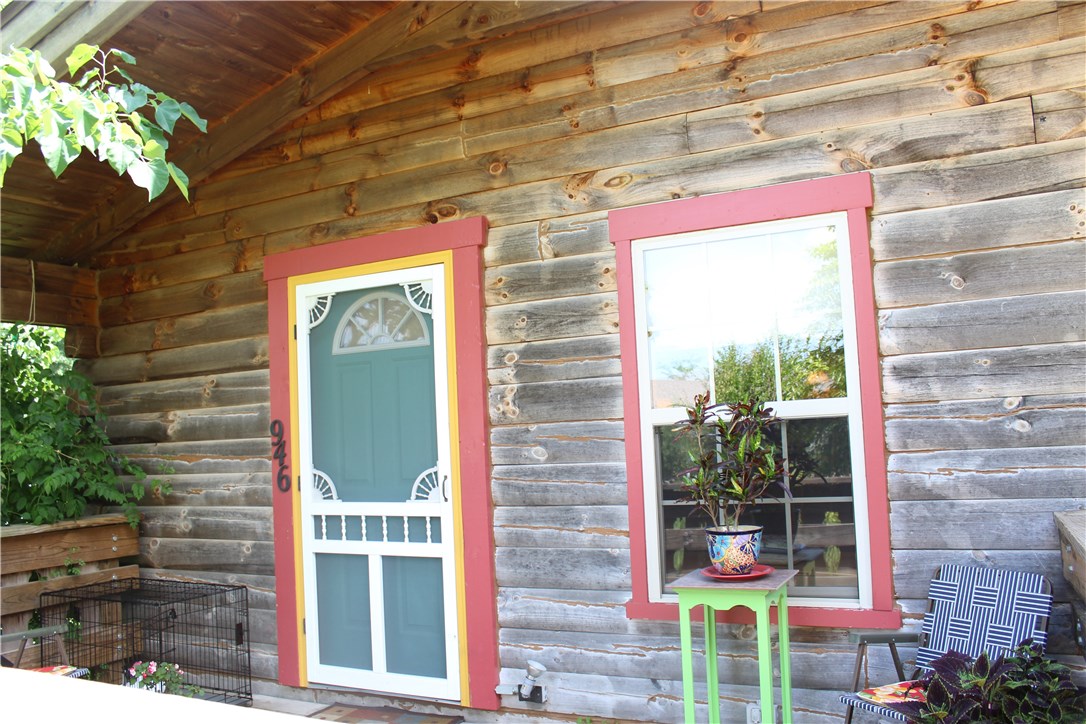 Beautiful log cabin with 8" logs, with nice open floor plan, very well kept.  Central heat and a/c, lots of nice landscaping, very nice wood work on the inside. Must see to appreciate.
Bring an offer! Motivated seller!