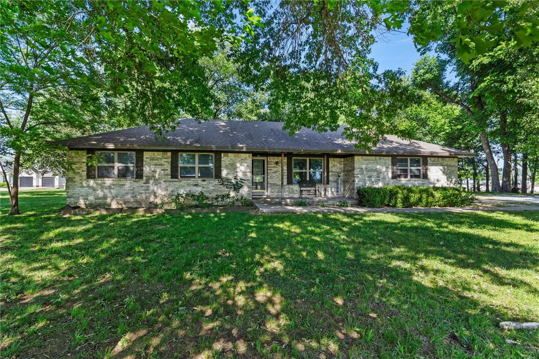 3 bedroom, 1 bathroom home sits on 1.16 acres in Lincoln and offers the perfect mix of country living and convenience. With plenty of room to spread out, the property provides endless possibilities for outdoor enjoyment, gardening, animals, or simply enjoying the peaceful setting. Inside, you’ll find a functional layout with comfortable living spaces and great natural light throughout. Whether you’re looking for a starter home, investment opportunity, or a place with a little extra land, this property has so much potential.