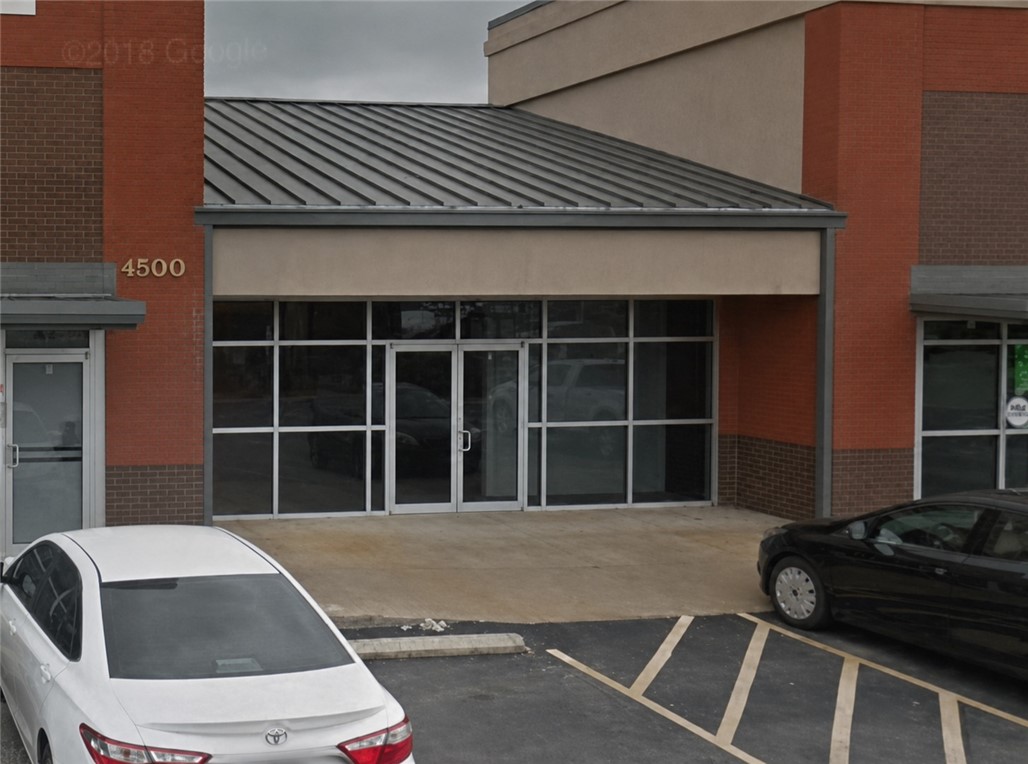 Conveniently located near the intersection of I-49 and Walnut. Tenants include, JJ's Grill, Batteries Plus, Wingstop, Starbucks, and many others.