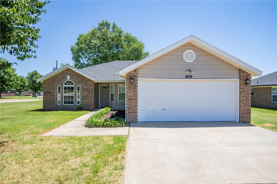Great home in Centerton. This 3 bed 2 bath home has split floor plan, living room features raised ceiling and gas fire place in living room. New wood style flooring throughout. Home sits on large corner lot. Just minutes from schools.