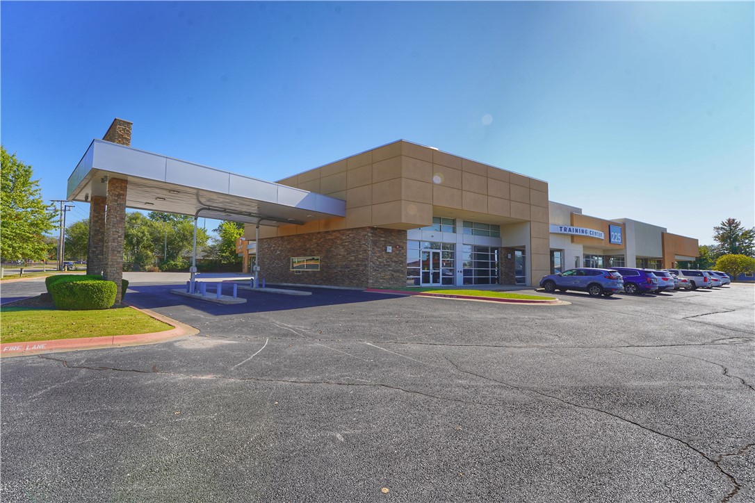 Primary Building: Office & Training Facility (11,400 SF)
Interior Features:
• Individual and cubicle office spaces
• Conference & Training Rooms
• Break Rooms
Renovation History:
• Extensively renovated and converted from a retail shopping center in 2018.

Secondary Building: Tenant-Occupied (3,720 SF)
Interior Features:
• Small front foyer & office area
• Open floorplan throughout majority of remaining space Occupancy:
• Occupied by a church tenant under a short-term, month-to-month lease agreement