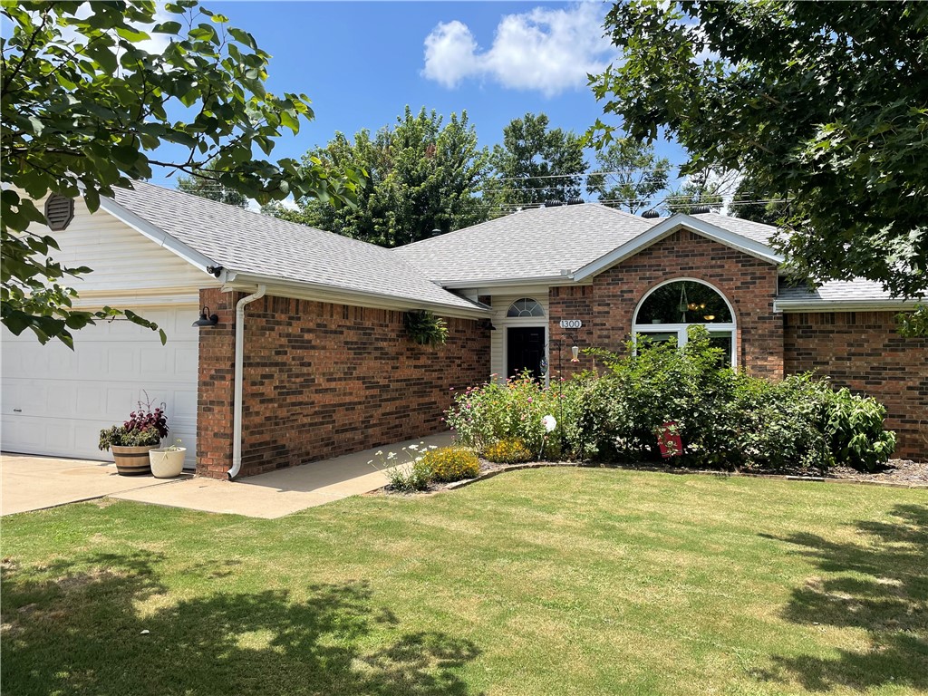 Fall in love in Cambridge.  This split floorplan is just what you are looking for, with its large fenced yard, close proximity to park, spacious living, and so much more.  Relax in the large primary suite’s jetted tub, soak in the natural light of the breakfast room, this winter warm up next to the fireplace while you enjoy your morning coffee.  Want a garden- we got you covered, need a place for tools- we got that too.  Did you notice bottle washer in the kitchen or were you admiring the granite? This home is ready for you to make it yours.  Solar panels are paid off, and new invertor makes those electric bills like free money in your pocket.  Come and see it and call it home!