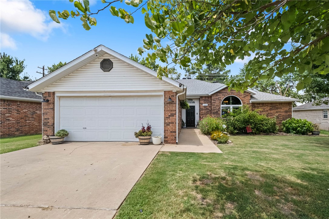 Fall in love in Cambridge.  This split floorplan is just what you are looking for, with its large fenced yard, close proximity to park, spacious living, and so much more.  Relax in the large primary suite’s jetted tub, soak in the natural light of the breakfast room, this winter warm up next to the fireplace while you enjoy your morning coffee.  Want a garden- we got you covered, need a place for tools- we got that too.  Did you notice bottle washer in the kitchen or were you admiring the granite? This home is ready for you to make it yours.  Solar panels are paid off, and new invertor makes those electric bills like free money in your pocket.  Come and see it and call it home!