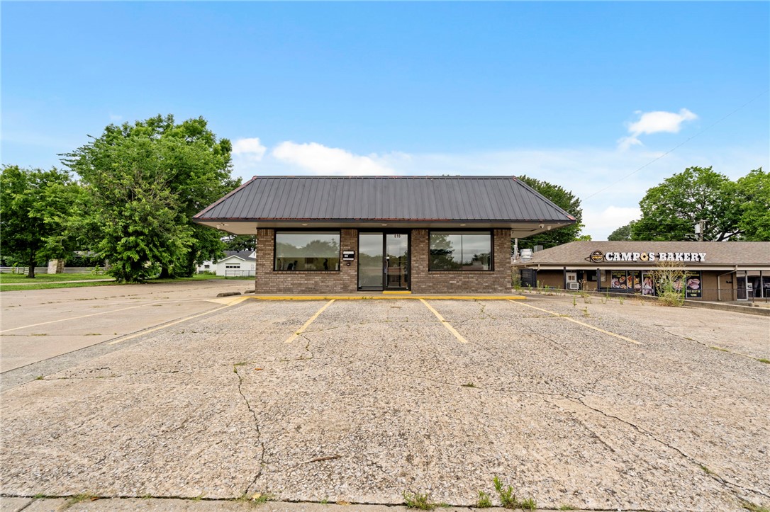 Exceptional commercial opportunity in a prime Siloam Springs location! Formerly operated as a successful dental office, this beautifully remodeled property is move-in ready and ideally suited for a dental, medical, or other professional healthcare practice. The thoughtfully designed floor plan features five exam or treatment rooms, a dedicated X-ray station, a spacious reception and waiting area, a break room, and a utility room, providing everything needed to begin operations with minimal setup. The updated interior offers a clean, professional environment that is ready for your business.
Situated on a high-visibility road with excellent frontage, this property provides outstanding exposure and easy access for clients and patients. Ample on-site parking adds convenience, making it an ideal location for a thriving professional practice or office. Designed for efficiency and flexibility, this space is well-suited for a variety of medical, dental, or professional office uses.