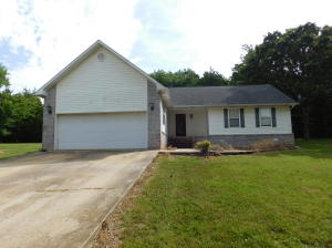 1432 sq ft, 2 bedroom, 2 bath home on 2.12 acres in the heart of the Ozarks. Located just off Hwy 206 in Valley Springs school district. Vinyl siding, ash hardwood floors, cathedral ceiling, gas fireplace, and large walk-in closets. Nice landscaped yard with plenty of woods for your chickens.