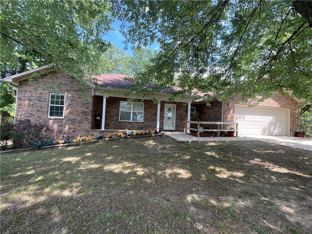 SMELL THE ROSES, and Relax on the patio in this huge, peaceful backyard! Space inside the home isn't a problem either. The roomy master bedroom, and huge walk in closet, compliments the spacious floor plan, and makes this home a must see.  Don't miss out on this immaculate home nestled on 0.4 acres at the end of a peaceful street, and Just minutes from I-40.