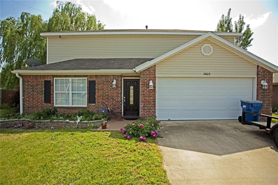 Established neighborhood with quite living. Minutes from Wal-Mart Home Office, DGTC, Downtown and more! Would make an excellent rental.