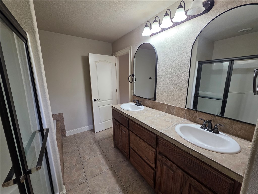 Oakwood Park Sub Bentonville - Residential Lease