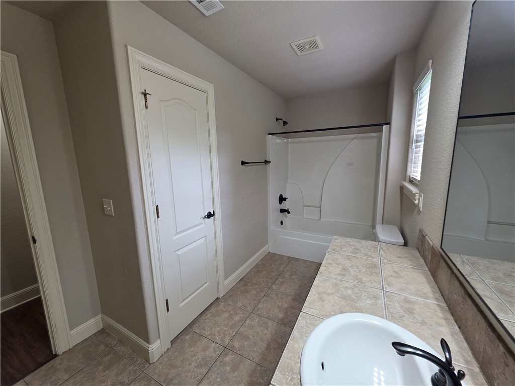 Oakwood Park Sub Bentonville - Residential Lease