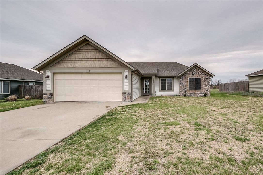 Beautiful craftsman style 3BD/2BA Home in Prairie Grove by East Lake. Great first time buyer home featuring cathedral ceilings, carpet & tile throughout, in direct lighting, gas log fireplace in living room, eat in kitchen, and large bedrooms. Don't miss calling this home sweet home!