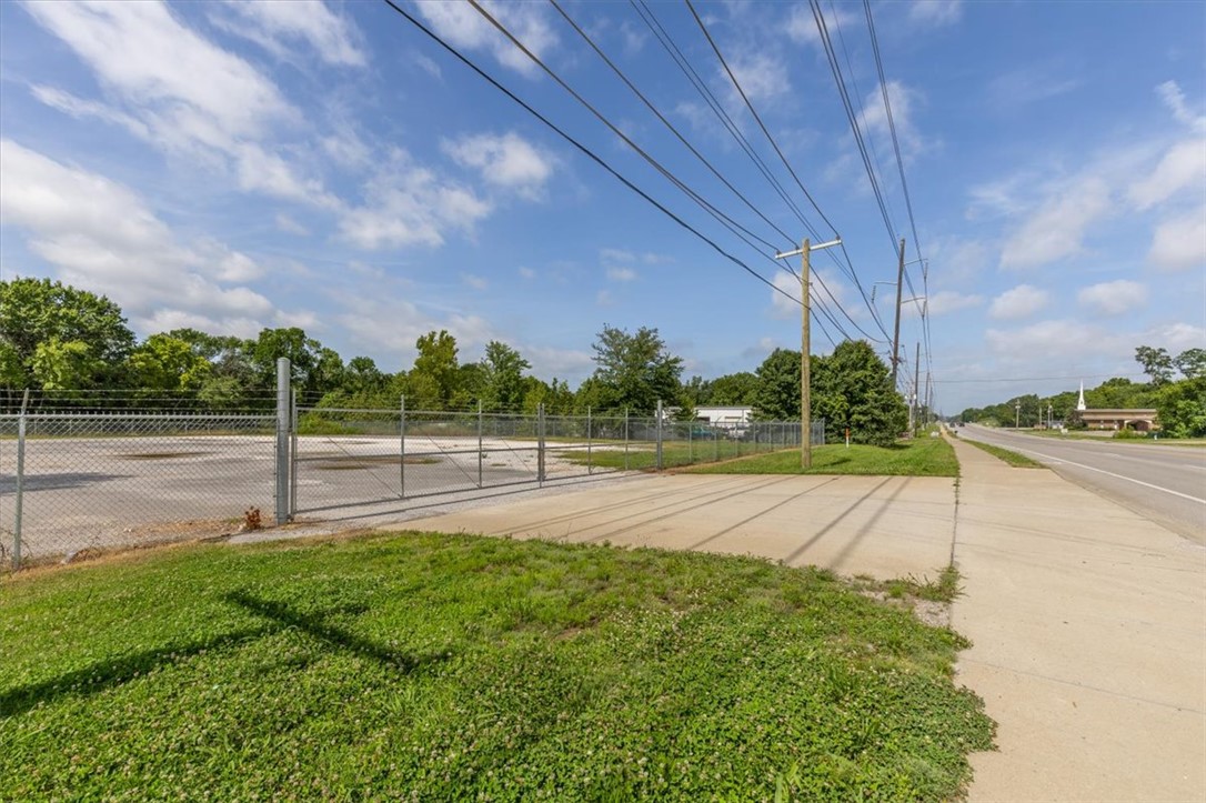 Fayetteville Outlots - Commercial Lease