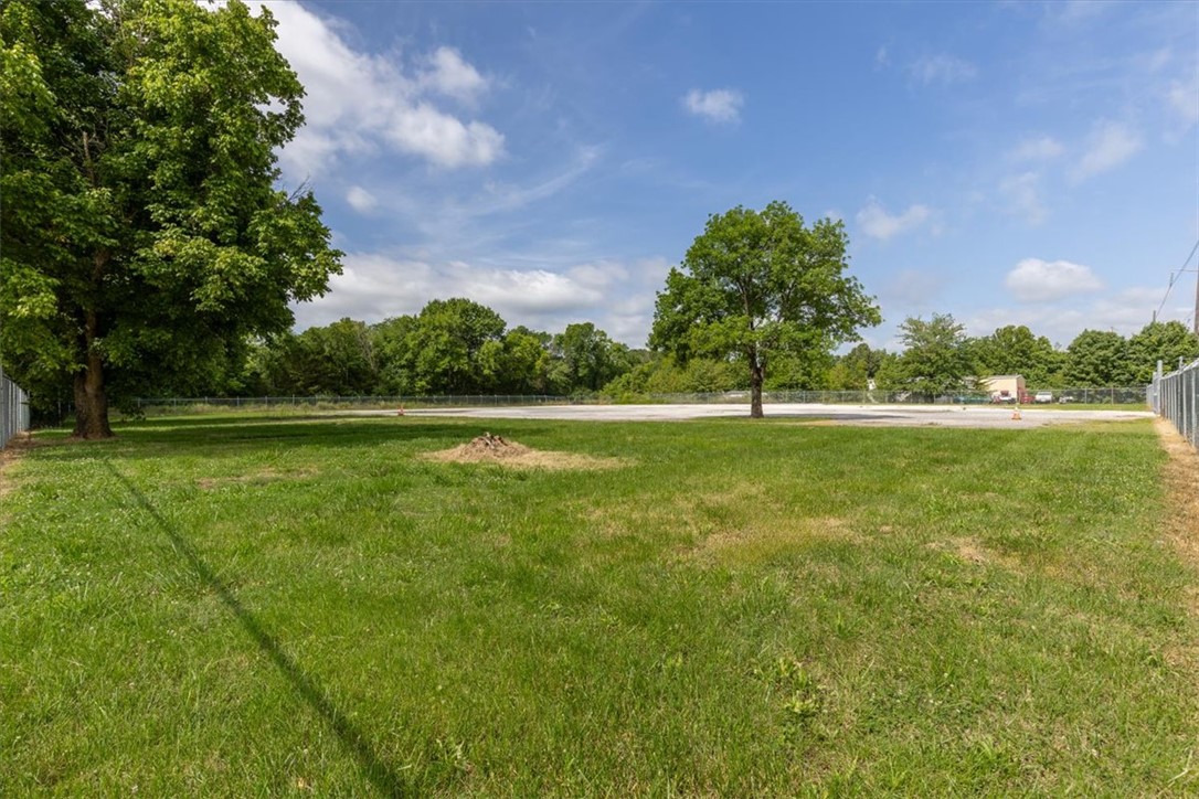 Fayetteville Outlots - Commercial Lease