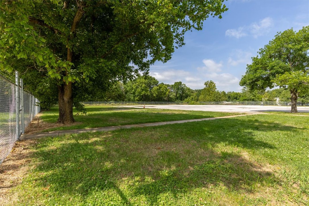 Fayetteville Outlots - Commercial Lease