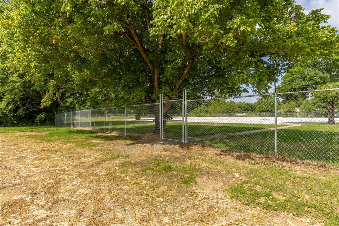 Fayetteville Outlots - Commercial Lease
