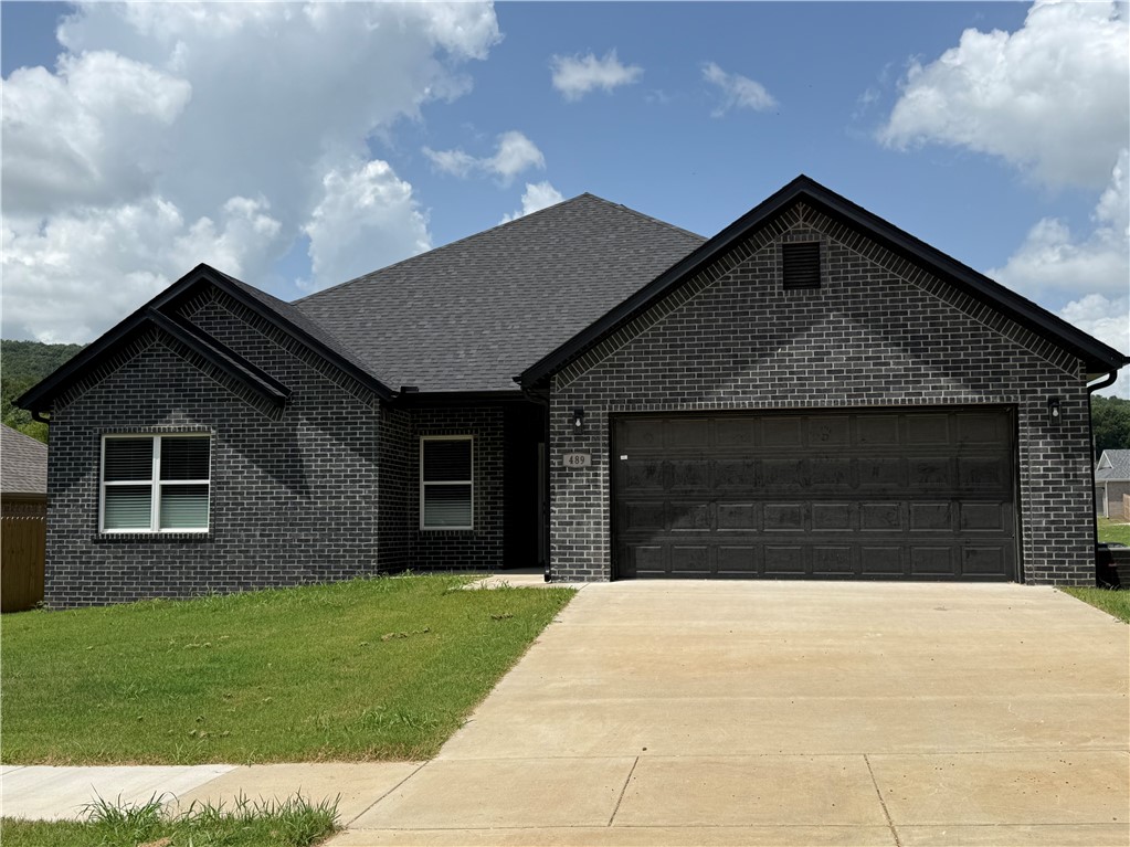 Welcome home to this stunning new construction rental in a sought-after West Fork subdivision — perfectly timed for the start of the fall semester at the University of Arkansas. Just a 15-minute drive to campus, this home is an ideal fit for families, roommates, or anyone wanting room to spread out this school year. You're also just minutes from schools, grocery shopping, and I-49 access.
Built with quality and comfort in mind, this home features an all-brick exterior and a covered back patio. Inside, you'll find custom cabinets, granite countertops, LVP flooring throughout, and a tiled shower. The kitchen boasts a spacious island, Energy Star appliances, and a refrigerator included — plus all appliances convey! A central vacuum system adds everyday convenience.
4 bedrooms, 2 bathrooms — plenty of space for roommates or a home office. Pets negotiable. No smoking. Don't miss this one before the semester fills up!