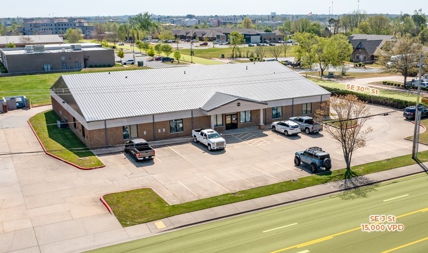 This flex/warehouse/office is located on the corner of SE J St (15,000 VPD) & SE 30th St with approximately 206' of frontage on SE J St.  The building consists of ±7,085 SF of open retail/showroom and office space, ±699 SF of office space on the 2nd floor plus additional storage area, and ±5,226 SF of warehouse/storage space.  Class A dock with roll up door located in the rear of the building and an 8' x 10' overhead drive-in door on the south side of the building.  New roof was installed 5 years ago.  1.2 miles to the new Walmart Campus and 1.1 miles to I-49.