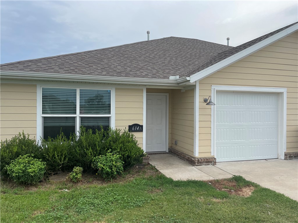 3 bed, 2 bath duplex in highly sought after neighborhood. Fenced in backyard. Pets negotiable with extra deposit. $1300/ monthly rent. $1300 deposit. No smoking. Tenant pays all utilities. Agent owned.