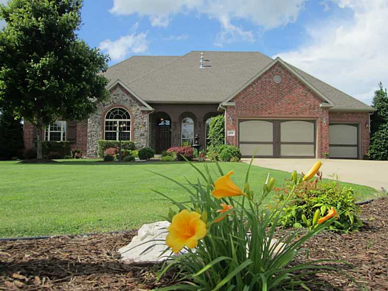 Wonderful home sitting on one acre in smaller neighborhood of stylish & stately homes. Immaculate & move-in ready. Formal living room, den, office (or 4th bedroom) & cool upstairs bonus/media room with Caribbean decor. Master suite with all the trimmings.,Office. Open kitchen, den & casual dining area. Formal dining.  Relaxing patio w/pergola covered deck. Large level yard. Privacy fenced back yard. Room for play and entertaining. No through traffic - Cul-de-sac street. Easy commute to I49 & Hwy 412.
