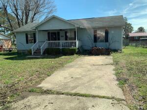 Nice 3 bed, 2 bath home on quiet street. Very close to local school, and not far from parks and shopping. Fenced back yard ideal for small animals and a play yard for children. This would make an ideal home for first time home buyer or rental.