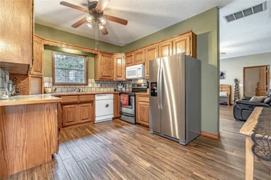 Twin Oaks Sub Rogers - Residential Lease