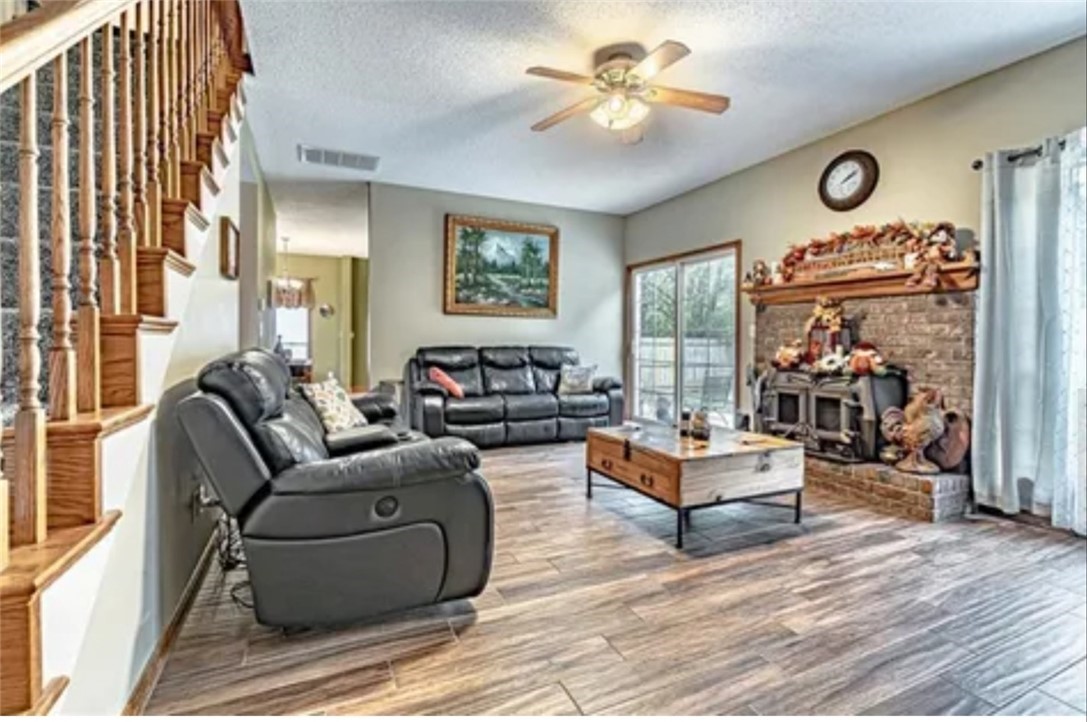 Twin Oaks Sub Rogers - Residential Lease