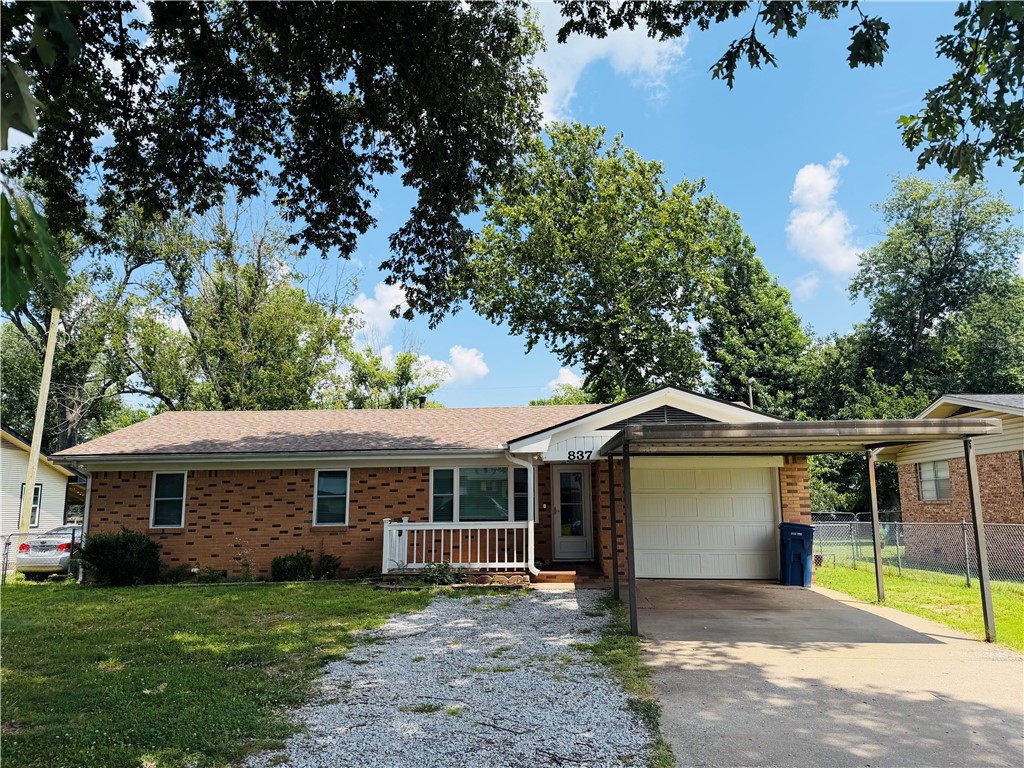 Very nicely updated home that features an updated bathroom and neutral paint throughout. Enjoy evenings on the covered deck, level back yard. Conveniently located near schools, shopping, parks.
