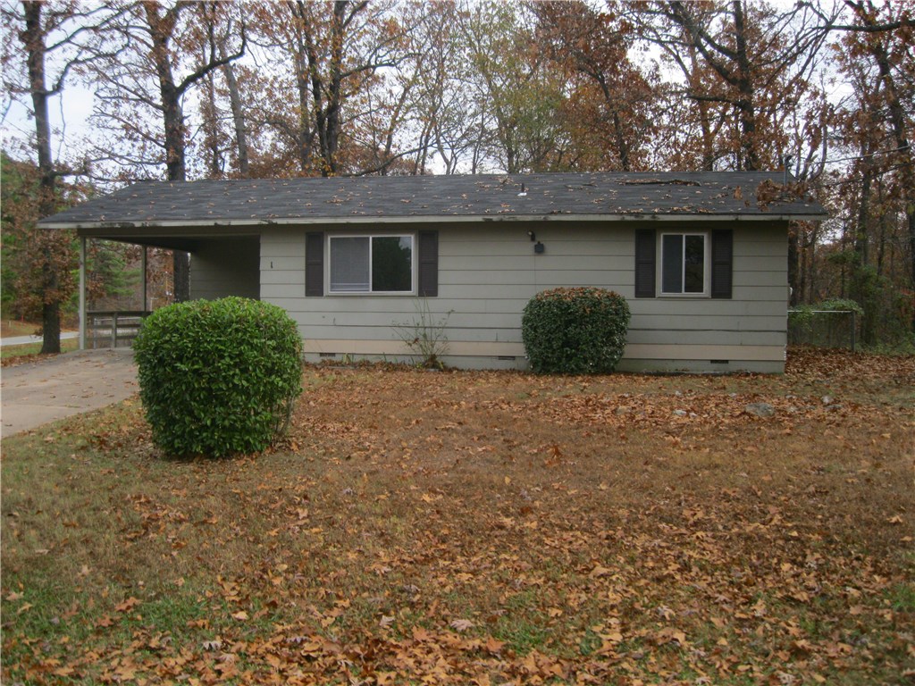Beautiful remodeled home in the Lancashire Subdivision. Features include 2 bedrooms. 1 1/2 baths. NEW laminate flooring in living area. Carport. Chain link fenced back yard.