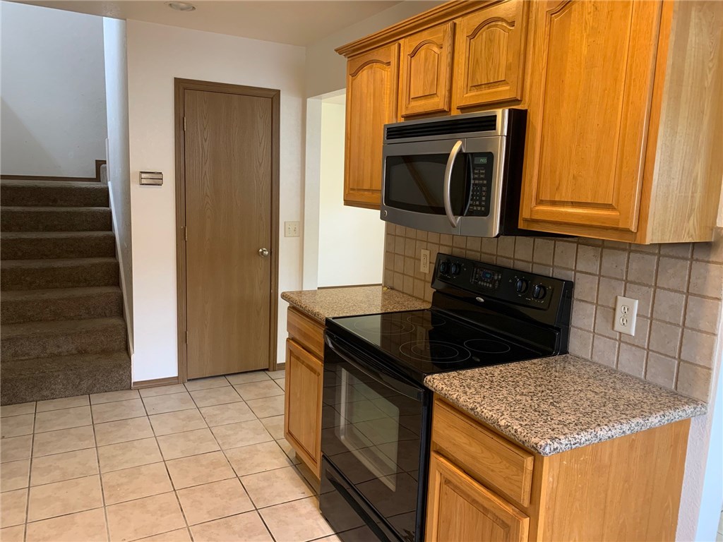 R L Hayes Sub Rogers - Residential Lease
