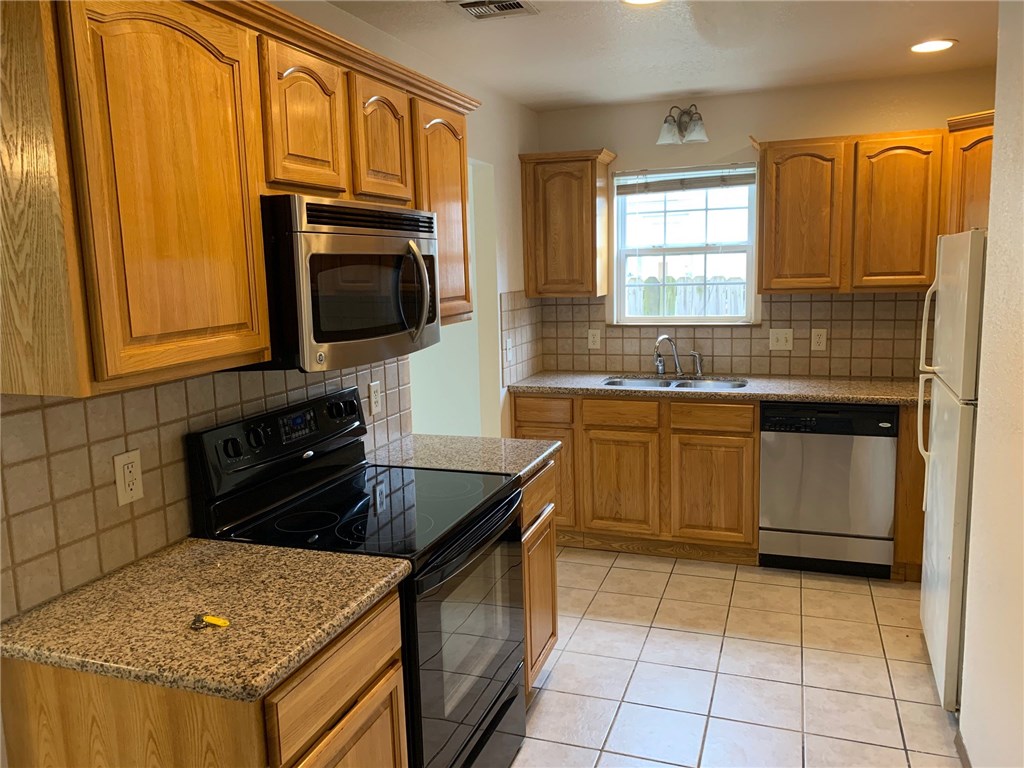 R L Hayes Sub Rogers - Residential Lease
