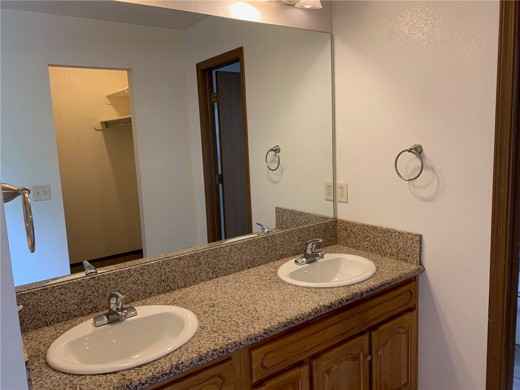 R L Hayes Sub Rogers - Residential Lease