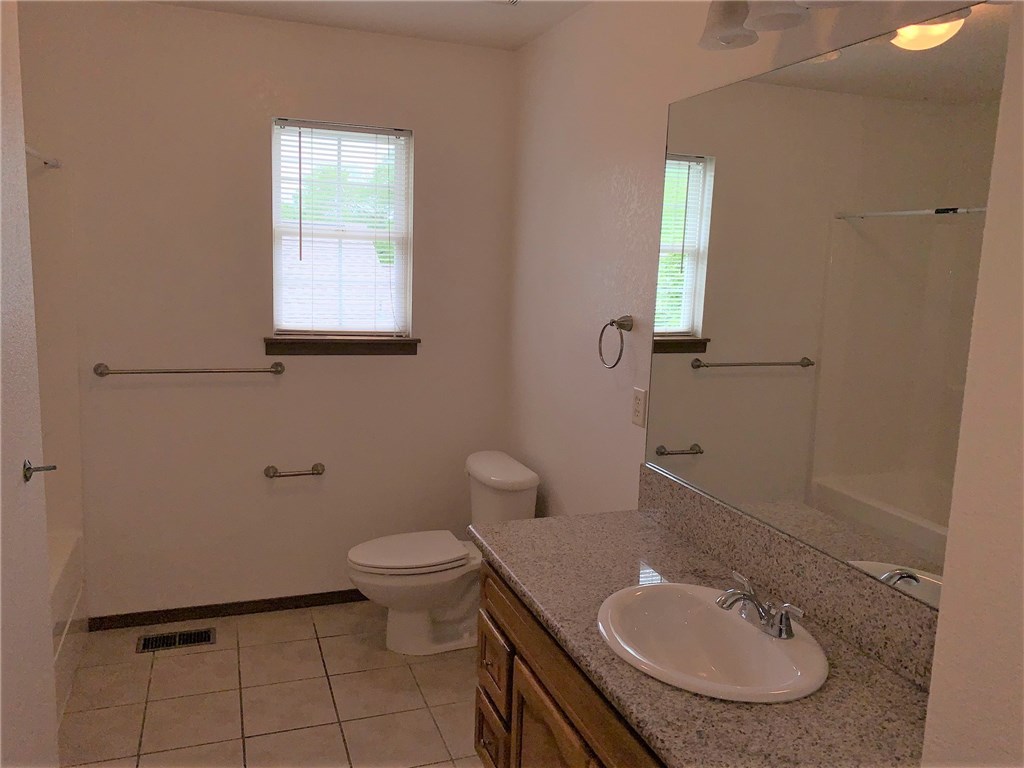 R L Hayes Sub Rogers - Residential Lease