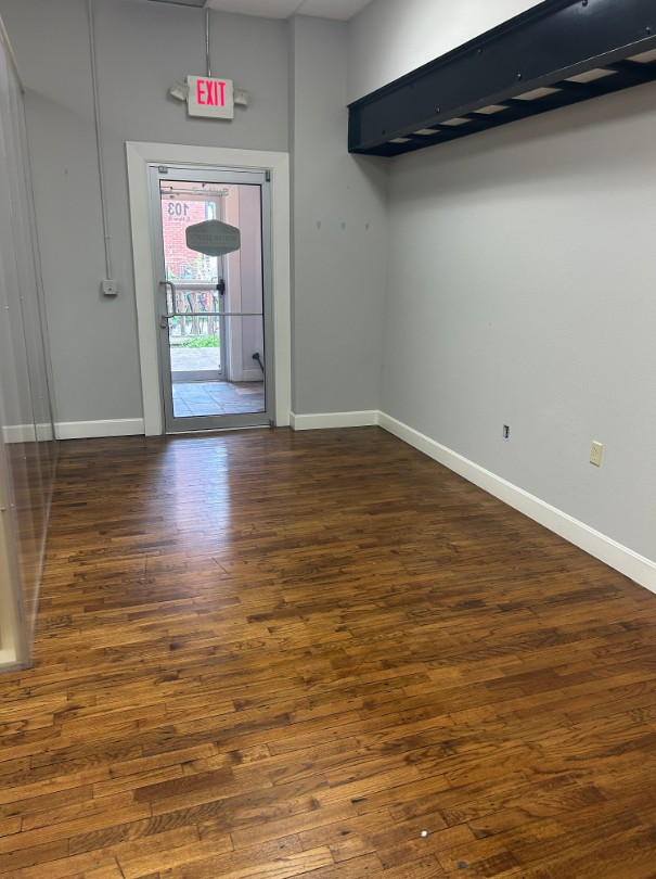 Opportunity of retail or office space in the heart of downtown Siloam Springs.  Room to expand within building.  Tenant responsible for phone and internet service.  Contact Brian White to set up a showing.