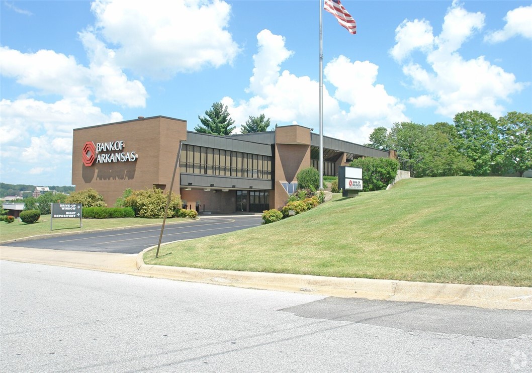 Fayetteville Outlots - Commercial Lease