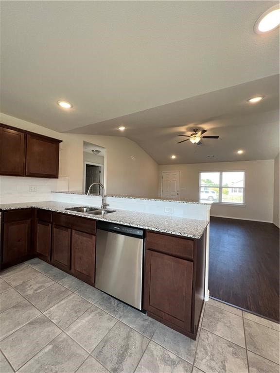 Lakewood Crossing - Residential Lease