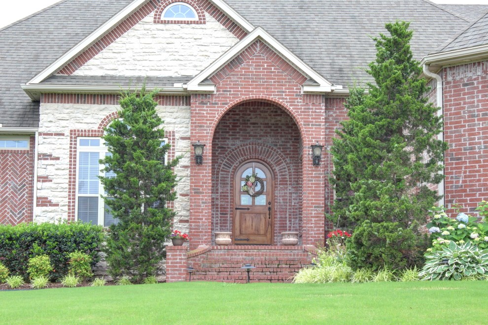 Well maintained home on corner .80 acre lot with multiple living areas, large formal dining, spacious kitchen with an abundance of cabinets and eating bar, separate hearth room and upstairs play area, sitting room and fireplace in master suite, fenced in back yard, three car garage with additional storage and large covered back patio to enjoy the manicured yard.