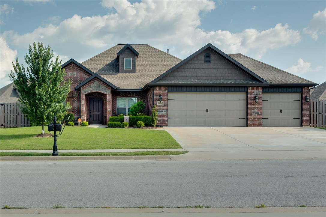 Beautiful custom home in great S/D. This home has stunning hardwood flrs in LR and DR. 2" faux wood blinds throughout. Open KIT w/ss appliances, granite countertops, 5 burner gas stove, & under cabinet lighting. BA & Laundry rm also have granite countertops. MBA features double sinks, walk in shower, and whirlpool tub. Home has alarm sys, surround sound, & a central vac. Also has built in FEMA tested storm shelter. Lg patio is wired for sound & is perfect for grilling out & entertaining guests.