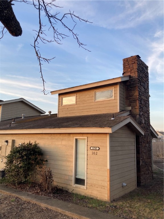 Affordable 1 bedroom, 1 loft, 1 bath condo.  All appliances included.  Small dogs are negotiable with a refundable $250 pet deposit.  Rents for $850 per month with an $850 refundable Security deposit.  All applicants are encouraged to familiarize themselves with the location.  All applicants must view the property before an application can be approved.