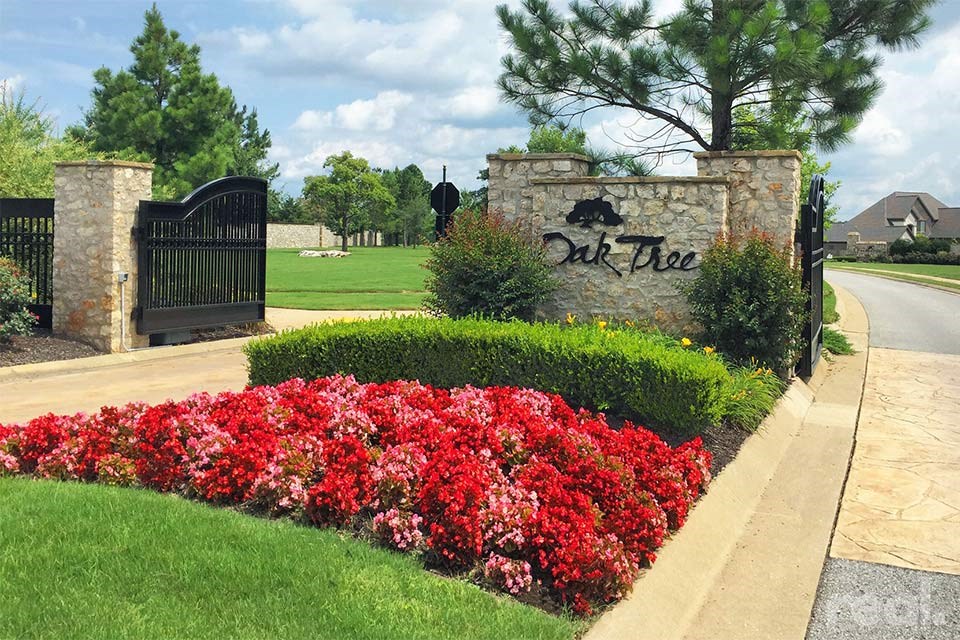 Beautiful and hard to find 1+ acre lot in beautiful Oak Tree Subdivision. Not builder-owned--so choose your own. Established and family-friendly neighborhood full of quality homes and wonderful community amenities. Enjoy the pool, clubhouse with fitness room, tennis court, basketball courts, playground. Lot is cleared and ready to go. The back of the lot is lined by trees, and owner installed zip line for hours of fun! All Bentonville schools and great location with quick access to town or the bypass. Build your dream home here and start enjoying the good life!