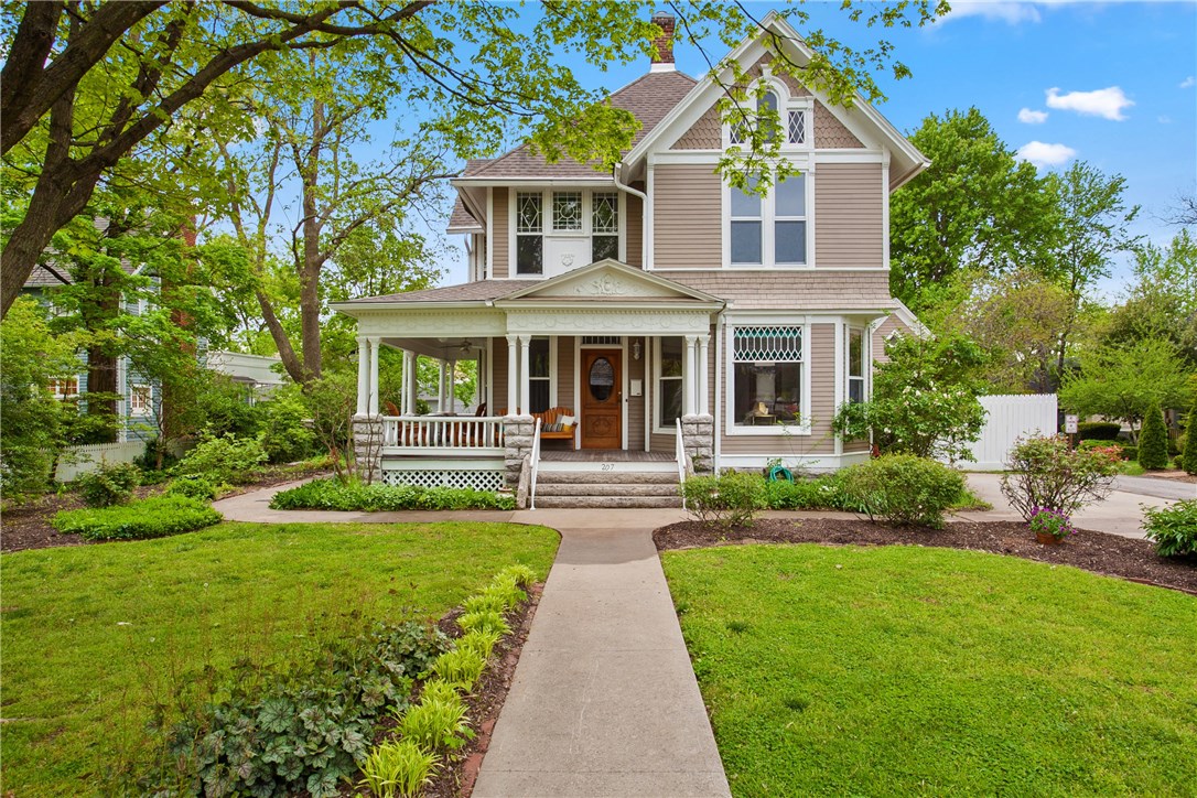 The best porch in Bentonville! This house is on the historic register and has been meticulously preserved and updated. You are just off the downtown Bentonville square by steps. Home is spacious, has lots of natural light, includes a detached studio, wood floors, throughout, stainless appliances. Well designed kitchen updated in 2015 includes a center island, plenty of counter and cabinet space with gas range, double ovens, built-in microwave and trash compactor. All windows have honeycomb shades that open from top or bottom. The upstairs owner's suite closet is massive with every built-in you can imagine, including washer/dryer connections, drying racks, tie racks, jewelry drawers, built-in ironing board, ample hanging, folding and storage.
This house is full of luxe touches throughout!
20th century charm with 21st century amenities.